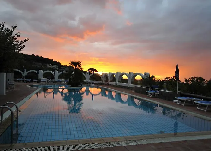 Poggio Aragosta & 4*